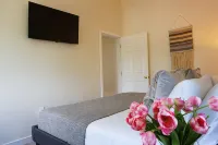 *NEW CONSTRUCTION* Sun Splashed 2b King bed w/pool by LAX, beaches, Disneyland. - 2-Star