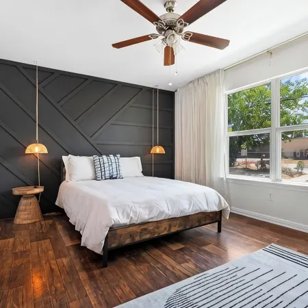 Downtown Georgetown Retreat for the family or entertaining. Pet-Friendly!