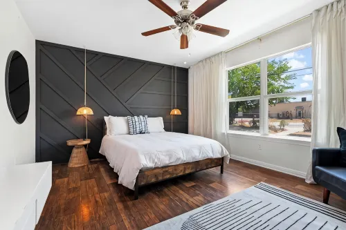 Downtown Georgetown Retreat for the family or entertaining. Pet-Friendly! - 3-Star