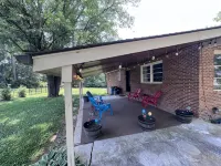 Mayberry’s Best! Peaceful, Bonus Room, Deck, Huge Yard, 5 min to downtown - Wifi