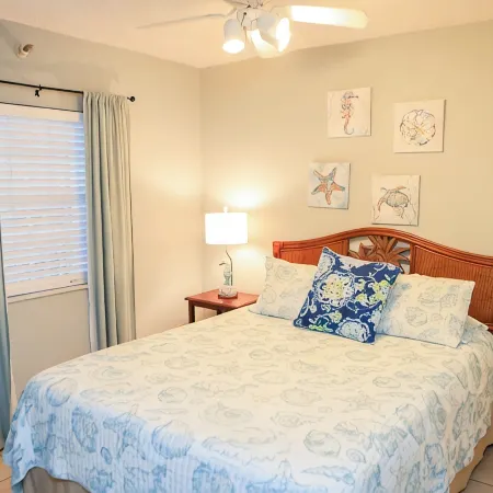 Florida Keys Condo with Pool, Beach Access, Marina, Pickleball & More Hotels in Tavernier
