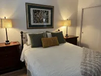 Cozy townhome with backyard retreat! Minutes to wineries and downtown. - 3 ดาว