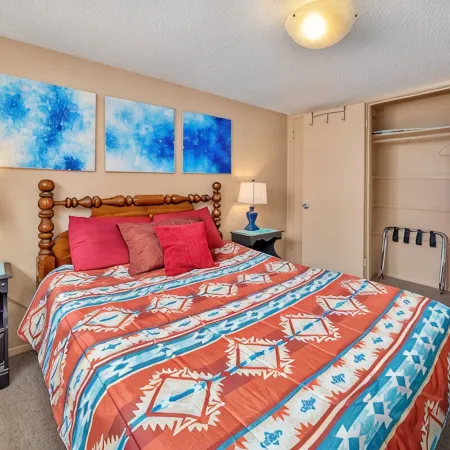 Sedona Home - Walk to Trails. Decks, Views, Hot Tub, Amenities = Best Value!