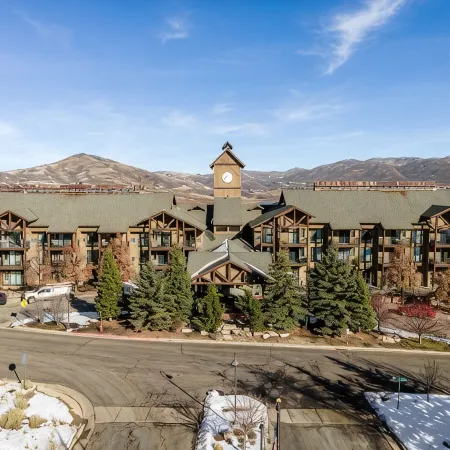 Top Floor Deer Valley Gondola Lakefront Condo- Great views