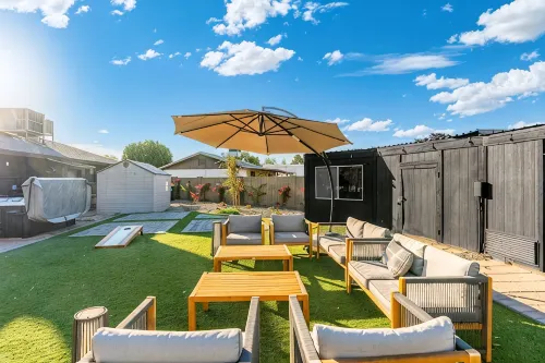 The Heritage House: Family and Pet Friendly Home with Pool and Spa - 4-Star