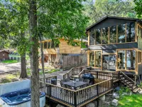 Bella Vista Cabin on the Lake with Hot Tub, Canoes, Beautiful Views, EV Charger. - Chalets