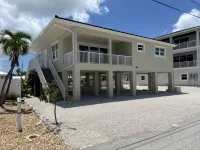 New waterfront, oceanview, 3 king bedrooms, w/full baths + 1/2 bath w/pool, dock - Private Pools