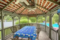 IN-GROUND POOL, Large Private Fenced Yard, Dining Gazebo, Outdoor Kitchen/Bath - 民宿