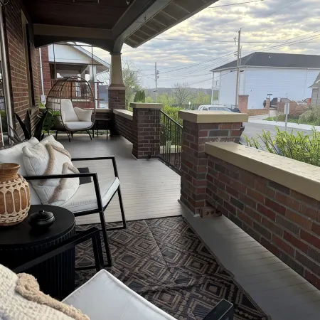 Vitality Retreat - 1 block from DT/riverfront/shops/bars