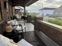Vitality Retreat - 1 block from DT/riverfront/shops/bars - Wifi