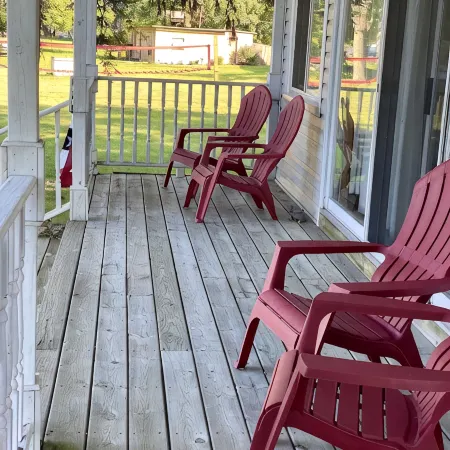Grey Wolf Family Style Cottage on Wolf Lake Waterfront
