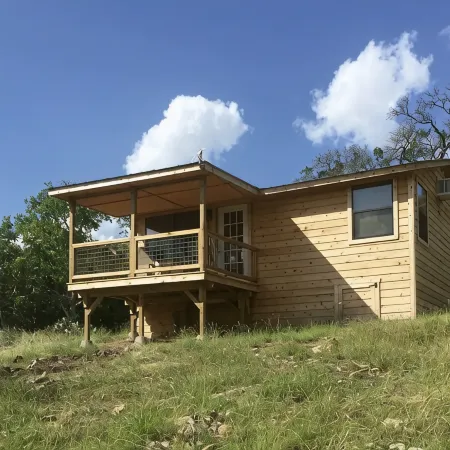 Private, quiet, rustic cabin. Minutes from Old Tunnel State Park