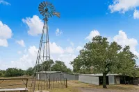 Farmhouse on 8 acres - con encanto
