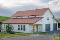 Custom, Countryside Barndominium for Multi-Family near Bozeman - Hot Springs