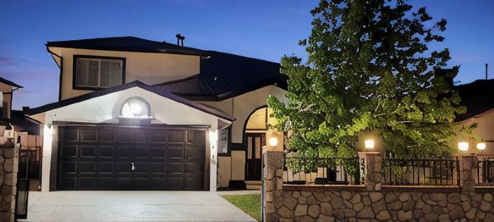 Stylish 5 bed 2.5 bath, with loft, pool table, amazing outdoor bar, kid playset. Ξενοδοχεία στην πόλη El Paso