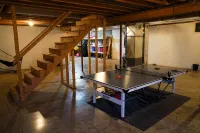 Family friendly lodge located in the Hocking Hills - Swimmingpools