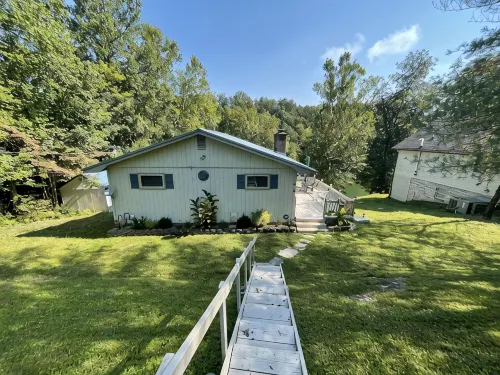 Lake Front House in Caryville with Private Dock, 5 minutes from I75 /Twin Cove! - 3-Star