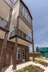 Luxe Downtown Townhouse – Walkable, Stylish & Spacious - 부티크