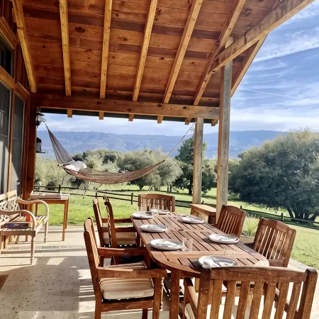 Luxury Ranch getaway with spa, pool, gym & sauna