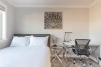 Ocean-View 5Br Near SF — Sleeps 25 - balcony