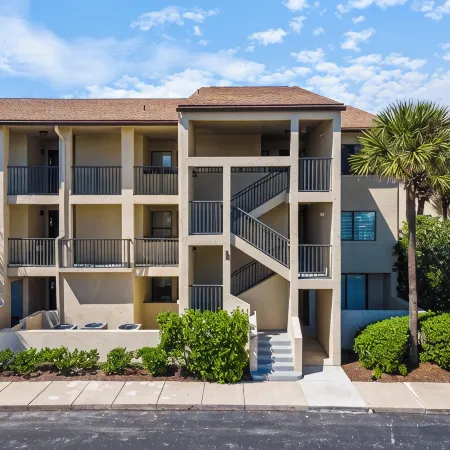 Southern C's Beachfront condo, tropical heated pool, great for family or couple