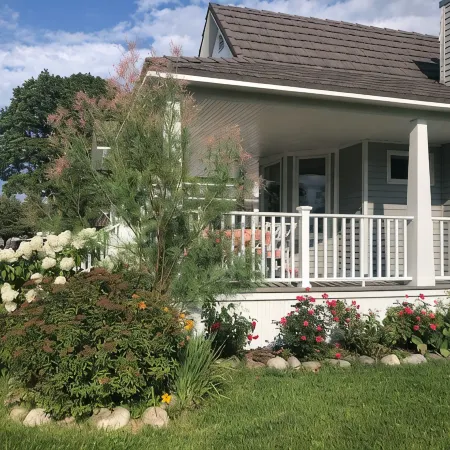 Cozy cottage on beautiful Lake Charlevoix