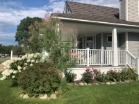 Cozy cottage on beautiful Lake Charlevoix - Wifi