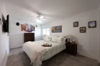 Havana Nights Honeymoon: King Bed, Sofabed, Patio & Wi-Fi – Book Your Escape! - Homestays