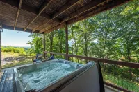 Mtn Cabin with Views, Hot Tub+Grill, Wood Stove, WiFi, Private & Close to Town. - Hytter
