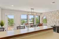 Lake Travis Oasis, Pool, Hot Tub, Lake Views, Near Marinas & Austin! - Wifi