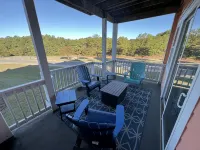 Sandy Paws Townhouse, Private Mini Water Park, Dog Friendly! - Homestays