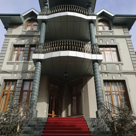 Queens Hotel