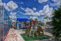 Dock, Htd 80' Pool, Deep Channel, 15 Min To Key West - 3-Star