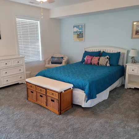 5 Blocks to Beach, Heated Pool, Parking, Two Master Suites - Full Townhouse