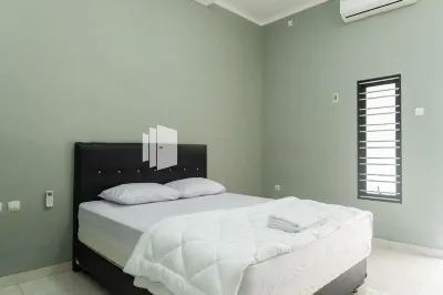 Athena House Syariah Near the Park Mall Solo Baru Mitra RedDoorz Hotels in Grogol