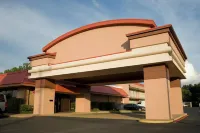 Express Inn & Suites Hotels near Historic Howard House 1848