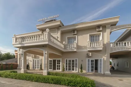 Green Forest Hotel Отели в г. Serdang Bedagai Regency
