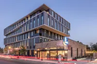 Arrive Austin Hotels near Huston-Tillotson University