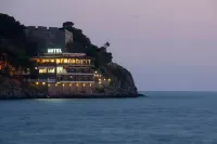 Karalis Beach Hotel di Nestor