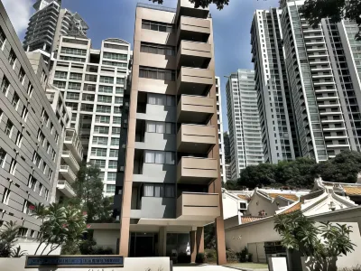 Greatwood Residence Hotel di 
