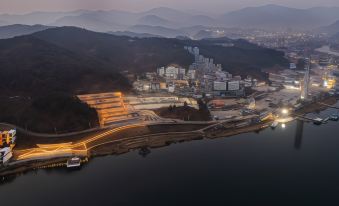 8. 리썸파이브 풀빌..