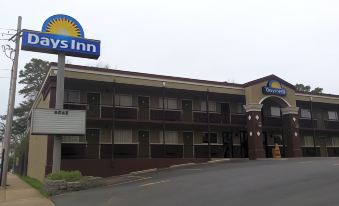 Days Inn by Wyndham Hot Springs