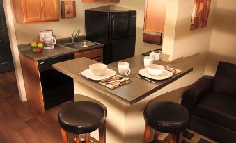 Eagle's Den Suites Cotulla a Travelodge by Wyndham