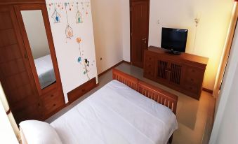 Super OYO 3208 Villa Inn App Trawas Bintaro Syariah