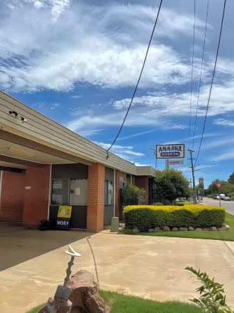 Abajaz Motel-Centrally Located-Shaded Parking