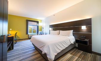 Holiday Inn Express & Suites Bedford