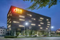 Orient Luxury Hotel Отели рядом с достопримечательностью «Taiwan Hinoki Museum»