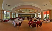 Homa Hotel Shiraz فنادق في شيراز