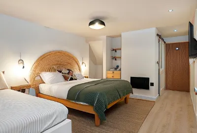 CoalShed Hotels near Dundry Playground