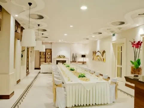 Roset Hotel & Residence